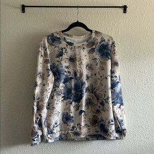 Elegant Floral Women's Sweatshirt - Blue and Cream
